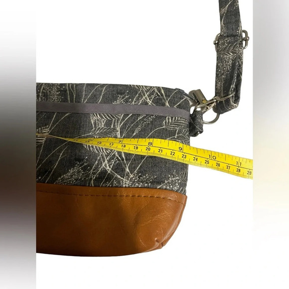 Beautiful Vegan Leather Canvas Cloth Crossbody - Picture 9 of 10